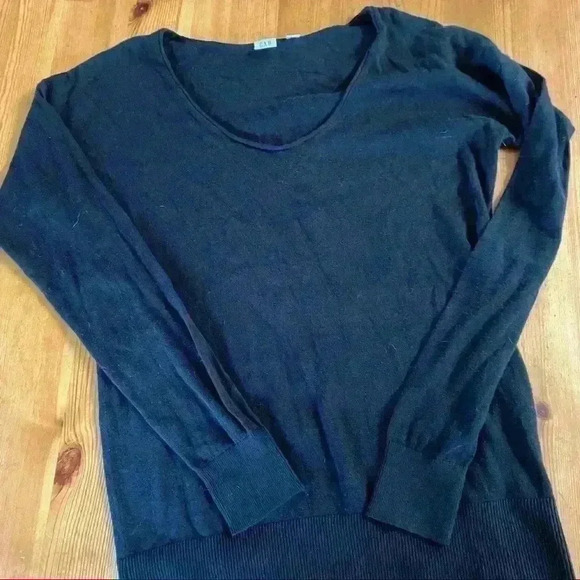 Gap V neck Black Sweater - Picture 4 of 9
